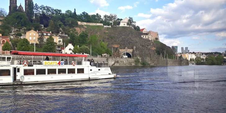 Vyhlídkové, polední a večerní plavby po Vltavě, některé i s rautem a hudbou