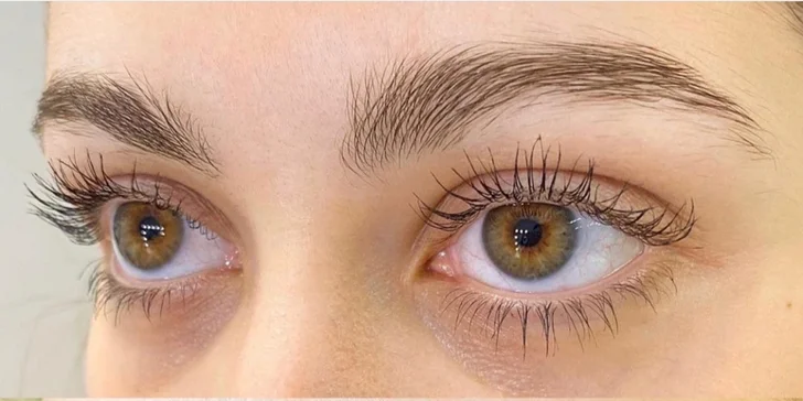 Lash lifting či laminace obočí včetně úpravy a barvení