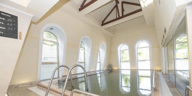 4* relaxace v Karlových Varech pro 1 nebo 2 osoby: snídaně či polopenze, wellness i procedury