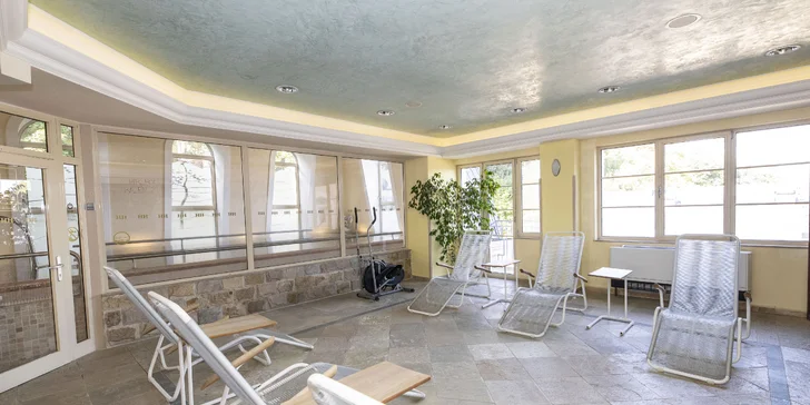 4* relaxace v Karlových Varech pro 1 nebo 2 osoby: snídaně či polopenze, wellness i procedury