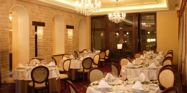 4* relaxace v Karlových Varech pro 1 nebo 2 osoby: snídaně či polopenze, wellness i procedury