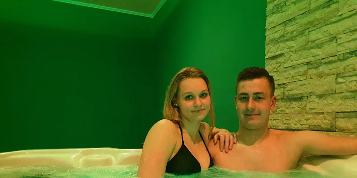 Božský relax: 60 minut v privátní vířivce a infrasauně i lahev prosecca