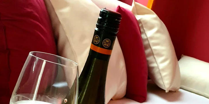 Božský relax: 60 minut v privátní vířivce a infrasauně i lahev prosecca
