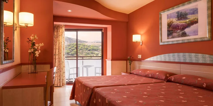 Dovolená ve Španělsku: 7 nocí na Costa Brava, 4* hotel u pláže, polopenze