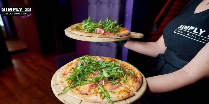 Jedna či dvě pizzy o průměru 33 cm dle výběru z 11 druhů a 20% sleva na nápoje