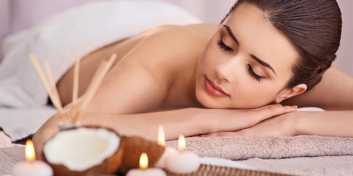 Hřejivá aromaterapie: hodinová masáž prováděná kokosovým olejem