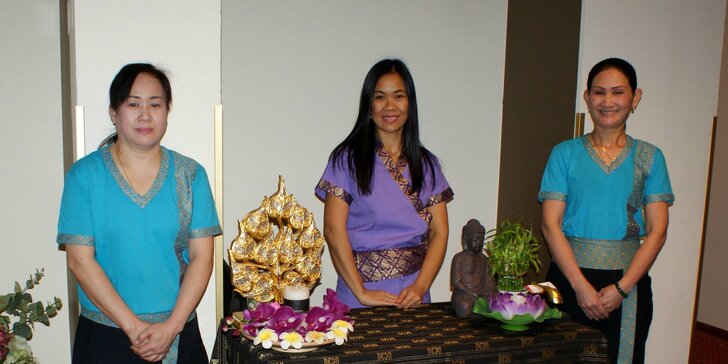 Hodinová thajská masáž pro uvolnění dle výběru: tradiční, bylinková či teplá kokosová