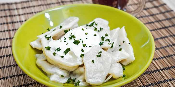 2chodové ukrajinské menu: Boršč a pelmeně nebo varenyky dle výběru
