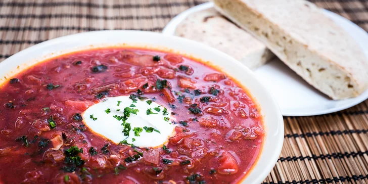 2chodové ukrajinské menu: Boršč a pelmeně nebo varenyky dle výběru