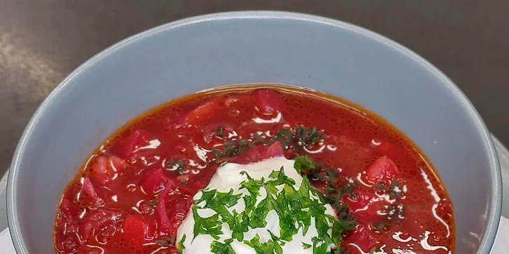 2chodové ukrajinské menu: Boršč a pelmeně nebo varenyky dle výběru