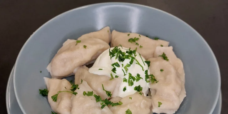 2chodové ukrajinské menu: Boršč a pelmeně nebo varenyky dle výběru