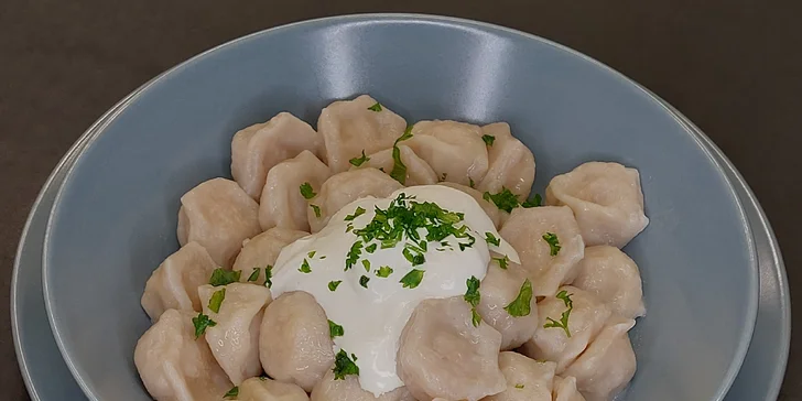 2chodové ukrajinské menu: Boršč a pelmeně nebo varenyky dle výběru
