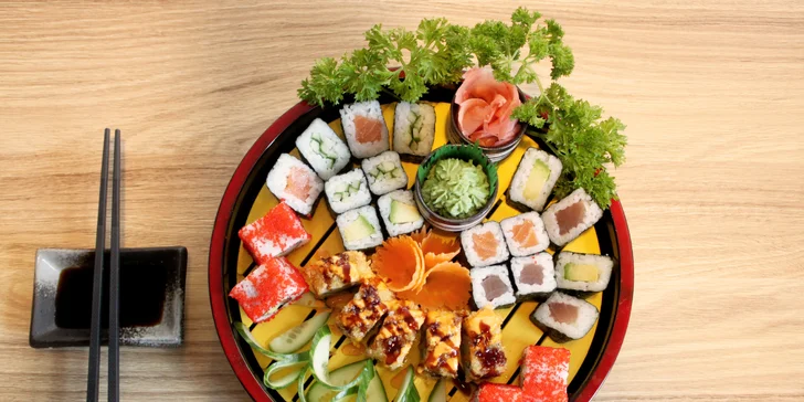 Pestré a efektně servírované sushi sety v centru Brna: 29–64 ks vč. smažených