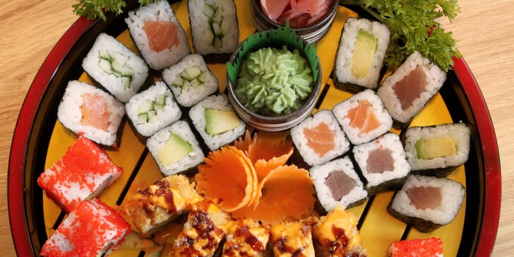 Pestré a efektně servírované sushi sety v centru Brna: 25–64 ks vč. smažených