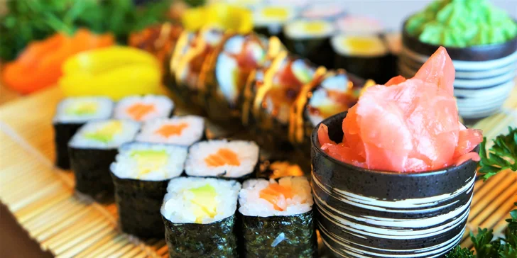 Pestré a efektně servírované sushi sety v centru Brna: 22–64 ks vč. smažených