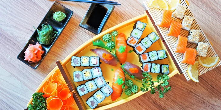 Pestré a efektně servírované sushi sety v centru Brna: 22–64 ks vč. smažených