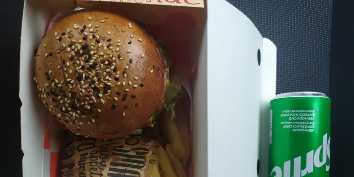 Burger podle výběru z 5 druhů, hranolky a limonáda pro 1 nebo 2 osoby