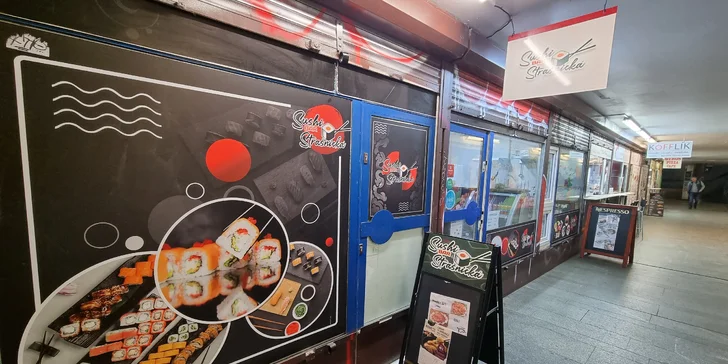 Sushi sety a nápoj dle výběru ve Strašnicích: rolky s rybou i vege varianty
