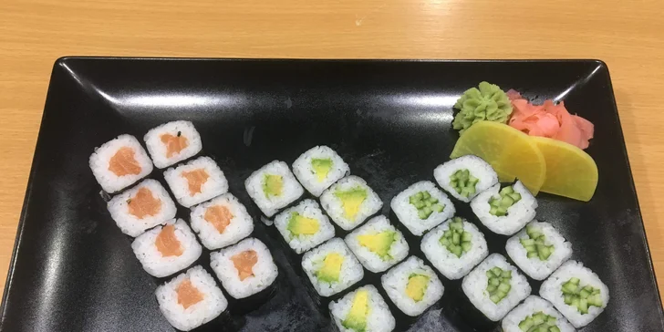 Sushi sety a nápoj dle výběru ve Strašnicích: rolky s rybou i vege varianty