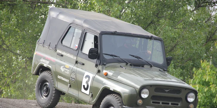 Balíčky adrenalinových jízd: 45–120 min. driftování, jízdy v UAZu i Tatře