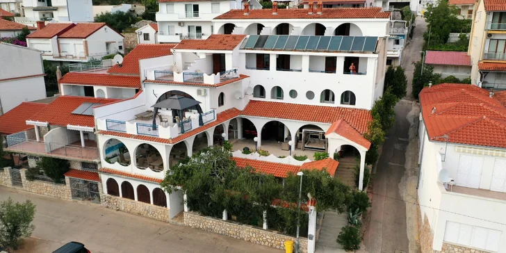 Dovolená v Chorvatsku: pokoje či apartmány až pro 4 osoby, přímo u moře a se snídaní
