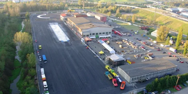 15–60 min. akční jízdy vojenským vozem UAZ na offroadovém polygonu