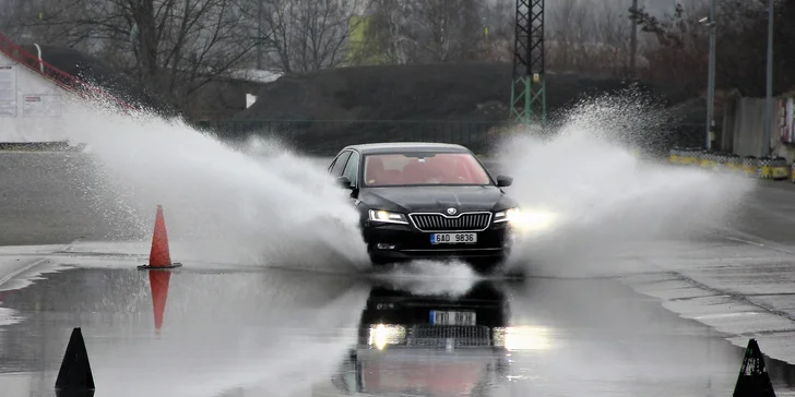 Škola smyku a bezpečné jízdy: 4 hodiny plné adrenalinu s profesionály