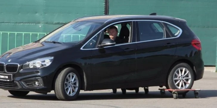 Posuňte své řidičské schopnosti na další level: škola smyku i driftování