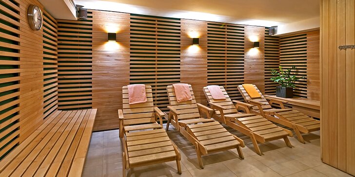Relax ve Špindlu: snídaně či polopenze i víno, neomezený vstup do bazénu a sauna