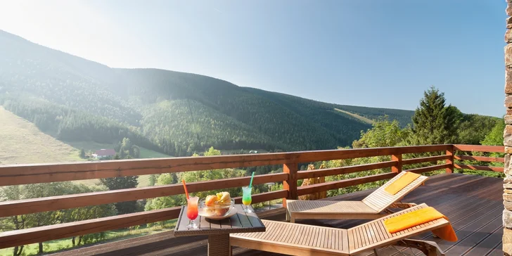 Relax ve Špindlu: snídaně či polopenze i víno, neomezený vstup do bazénu a sauna