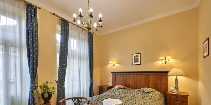 Pobyt v centru Karlových Varů s výhledem na kolonádu: historický hotel, wellness i procedury