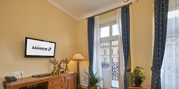 Pobyt v centru Karlových Varů s výhledem na kolonádu: historický hotel, wellness i procedury