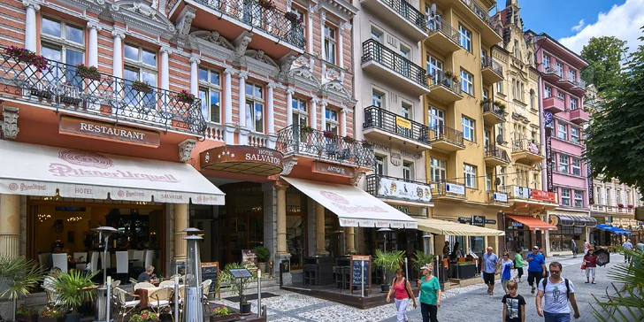 Pobyt v centru Karlových Varů s výhledem na kolonádu: historický hotel, wellness i procedury