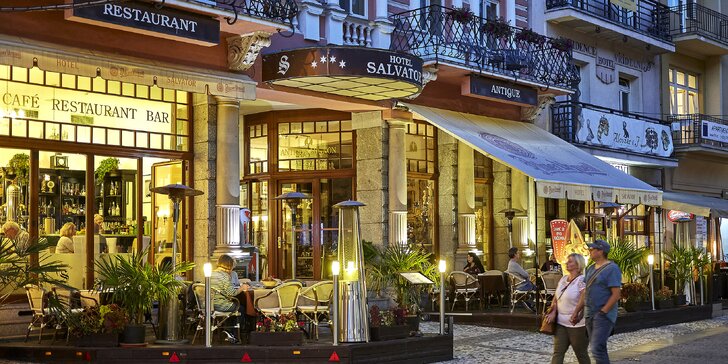 Pobyt v centru Karlových Varů s výhledem na kolonádu: historický hotel s wellness i procedurami