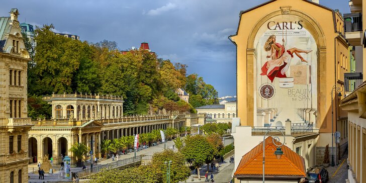 Pobyt v centru Karlových Varů s výhledem na kolonádu: historický hotel, wellness i procedury