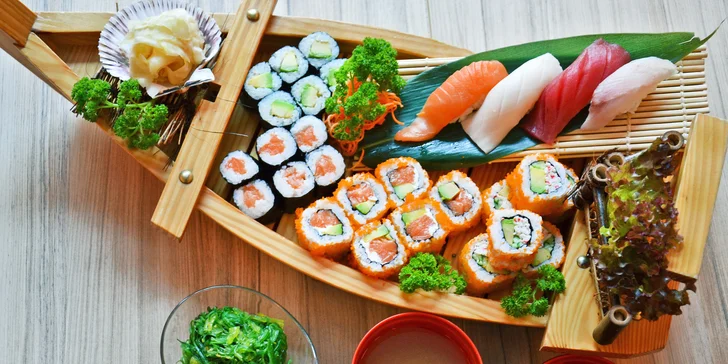 Pro milovníky asijské kuchyně: sushi sety s polévkou i salátem, 18–36 ks