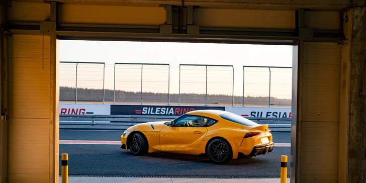 Jízda na okruhu v Toyotě GR Supra: 2 nebo 4 kola spolujízdy či řízení