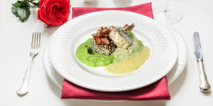 Romantické čtyřchodové menu i se sektem a výzdobou: masové nebo vege