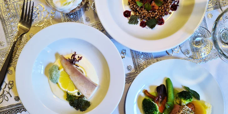 Osmichodové degustační menu v Bonjour-Camino pro pár: tartar, raviola i selečí maso