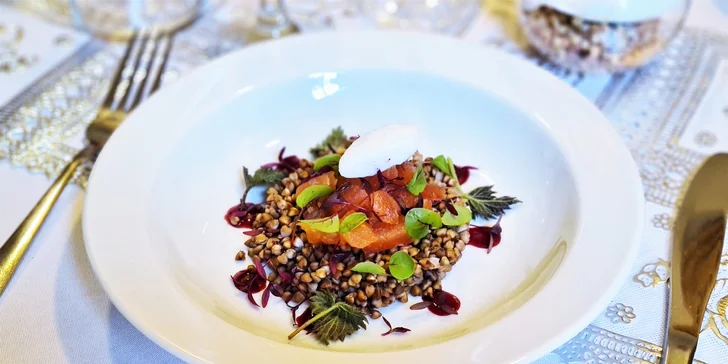 Osmichodové degustační menu v Bonjour-Camino pro pár: tartar, raviola i selečí maso