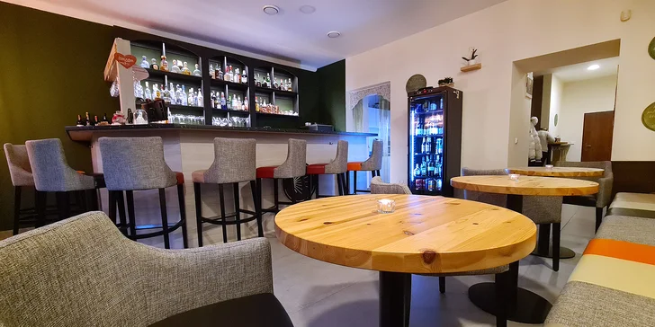 Osmichodové degustační menu v Bonjour-Camino pro pár: tartar, raviola i selečí maso