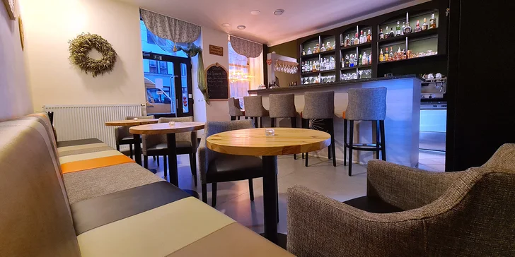 Osmichodové degustační menu v Bonjour-Camino pro pár: tartar, raviola i selečí maso