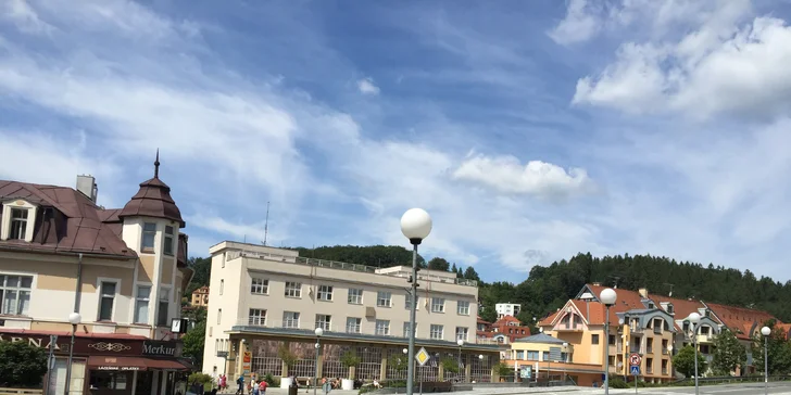 Lázeňský pobyt na kolonádě v Luhačovicích: relax s polopenzí a procedurami