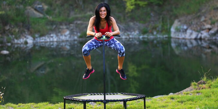 Prima zábava i spalování kalorií: 60minut skupinového cvičení na trampolínách