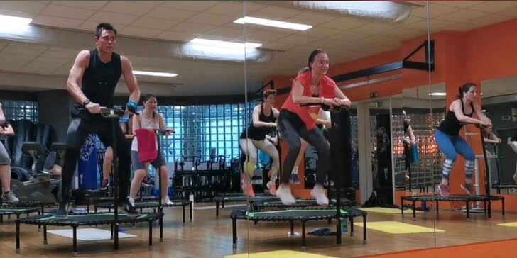 Prima zábava i spalování kalorií: 60minut skupinového cvičení na trampolínách