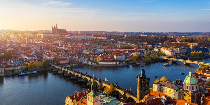Pobyt v historickém centru Prahy: elegantní hotel se snídaní a plavbou po Vltavě