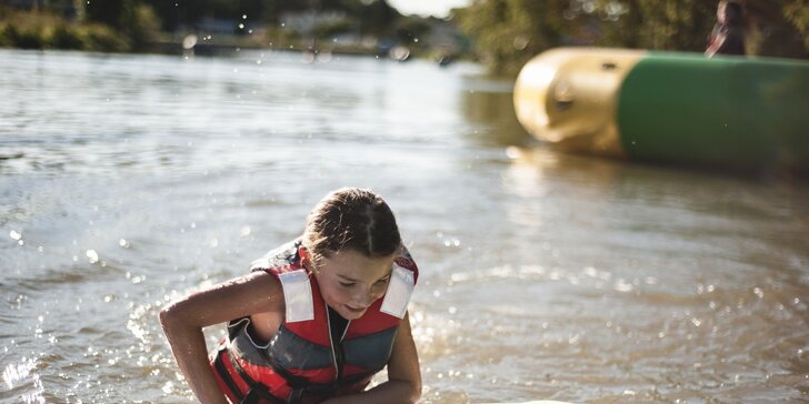 Zkuste svůj balanc: 3hod. zapůjčení paddleboardu a vstup na nafukovací vodní atrakce