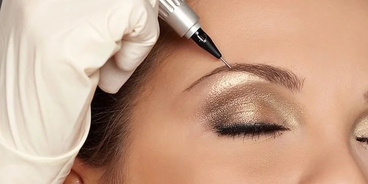 Dokonalá tvář: Permanentní make-up očních linek nebo obočí