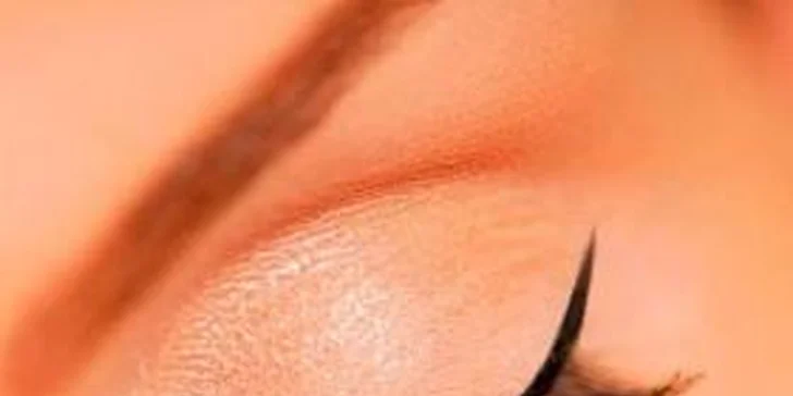 Dokonalá tvář: Permanentní make-up očních linek nebo obočí