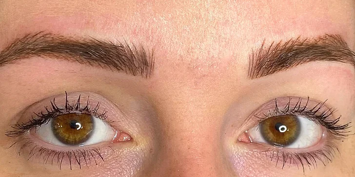 Permanentní make-up obočí: pudrová metoda či microblading a stínování